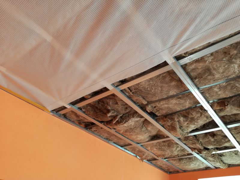 Snižování stropů sádrokartonem