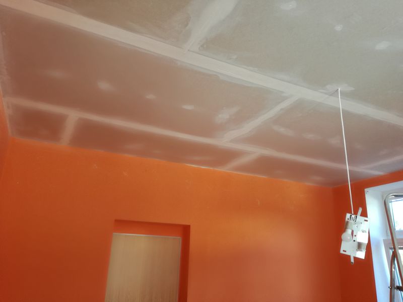 Snižování stropů sádrokartonem