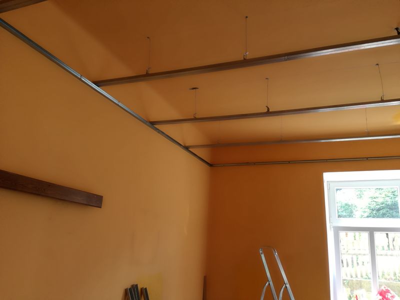 Snižování stropů sádrokartonem